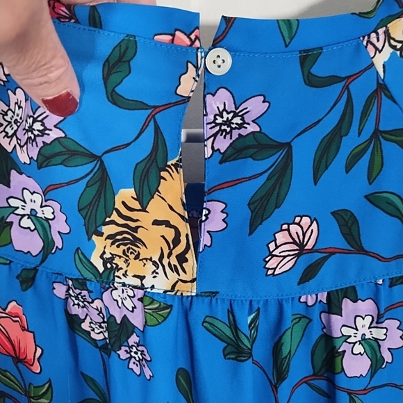 Loft Women's M Sleeveless Top Blue Floral Tiger Chiffon Flutter Blouse Ruffle - Picture 10 of 11